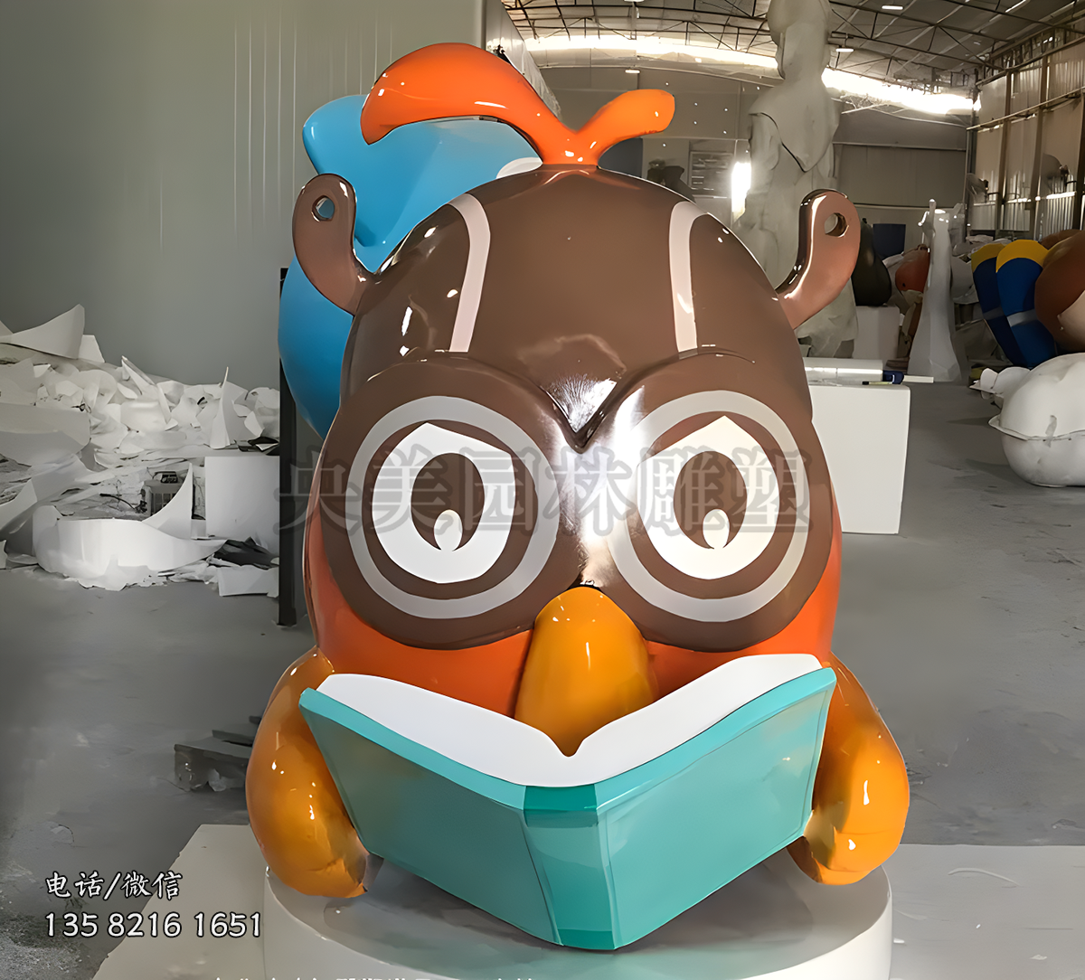 看書學習的小鳥雕塑