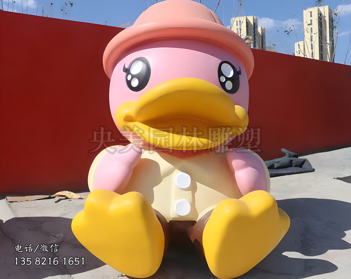 坐地上的卡通鴨子公仔雕塑