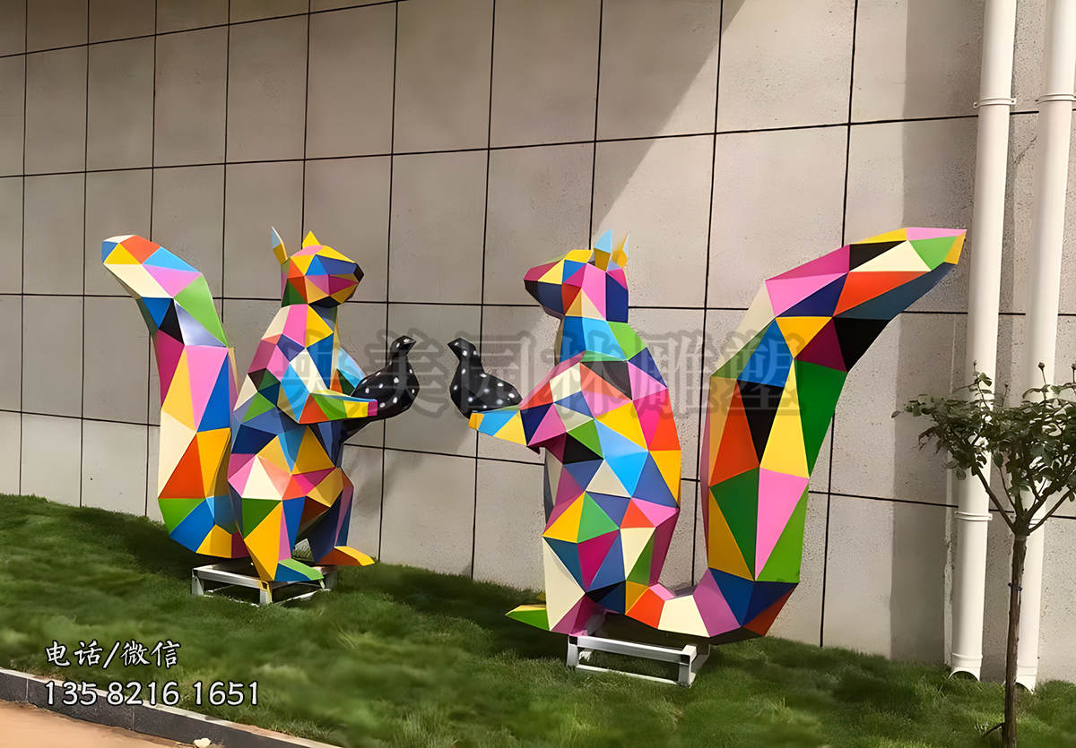 彩繪不銹鋼幾何塊面松鼠雕塑