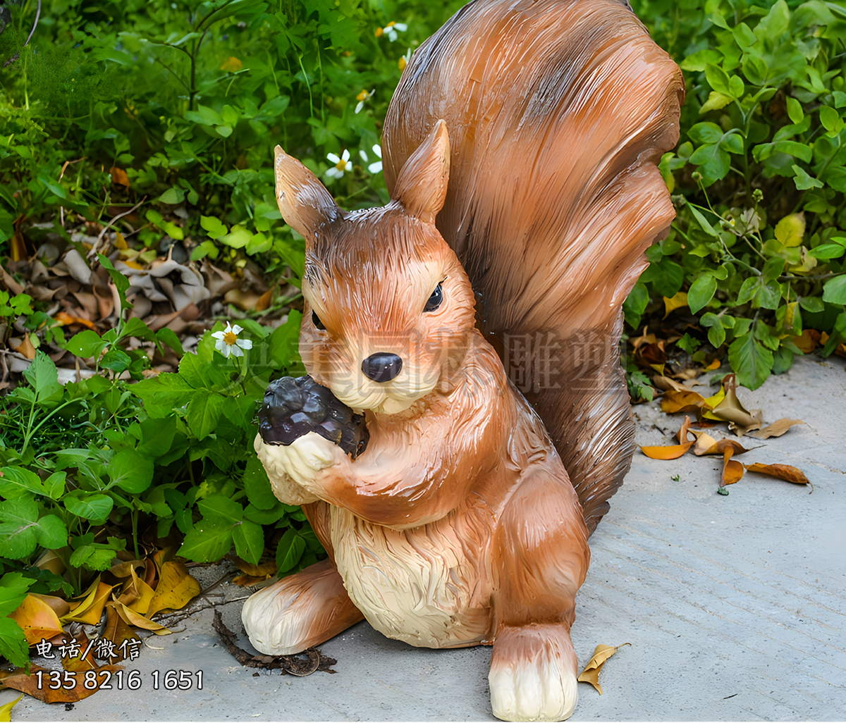 玻璃鋼仿真松鼠雕塑