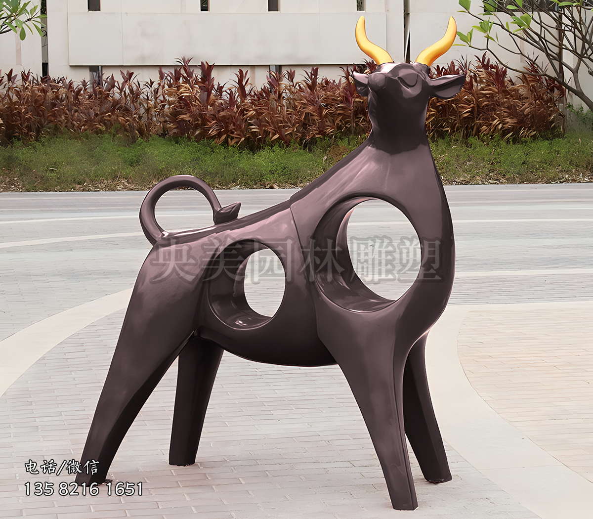 玻璃鋼噴漆抽象牛藝術(shù)擺件