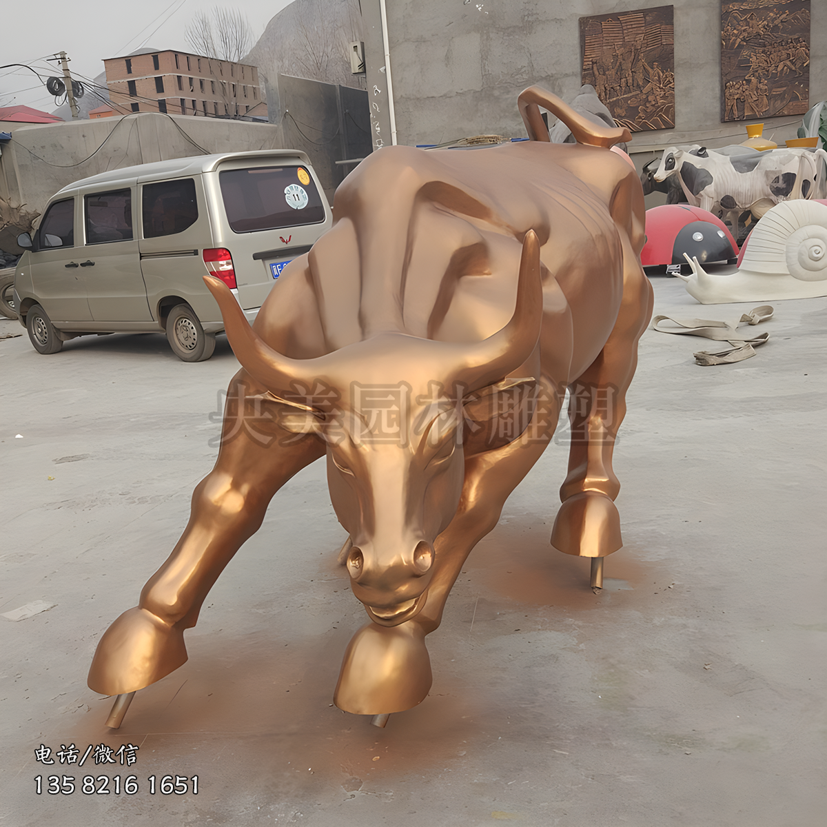 玻璃鋼噴金華爾街牛雕塑