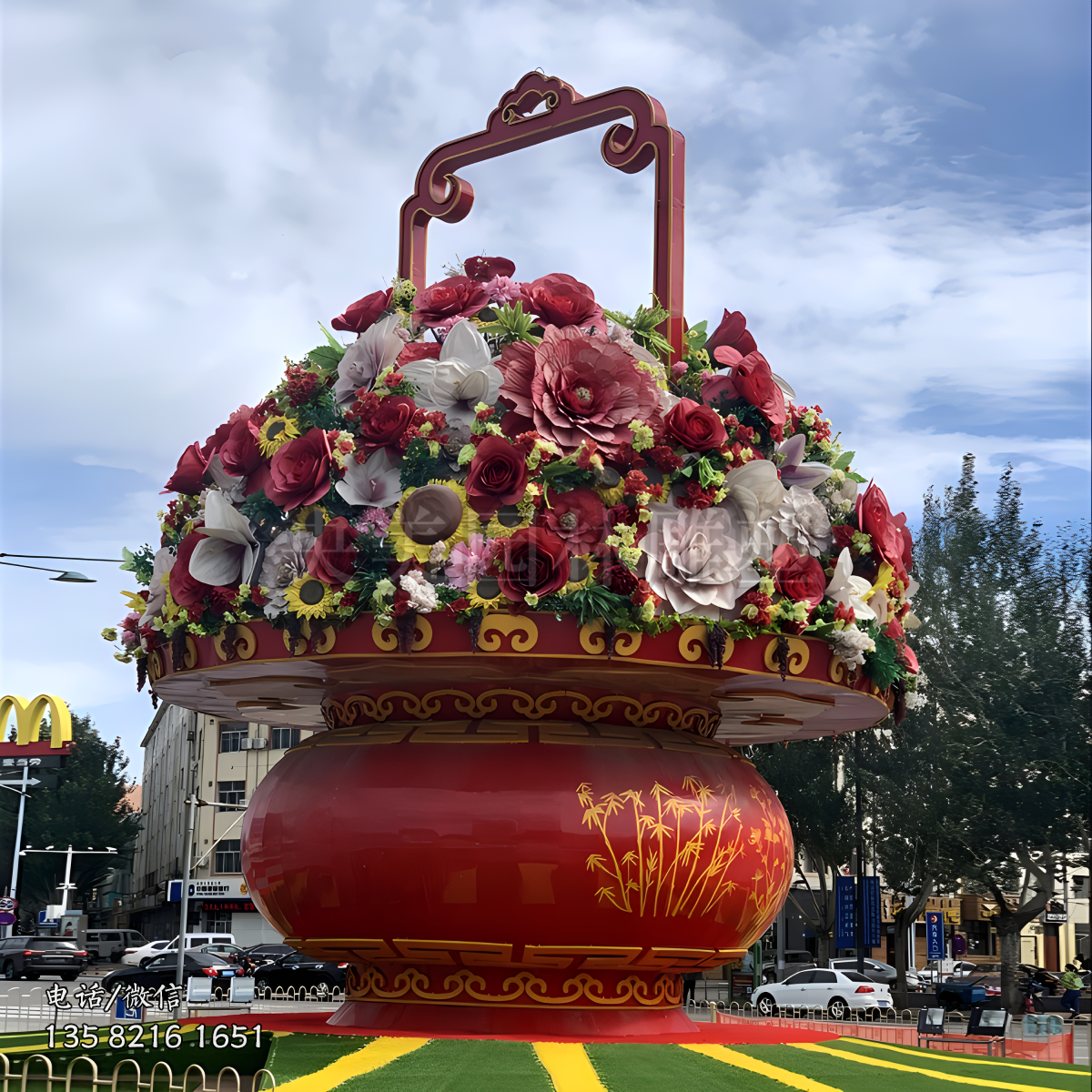 玻璃鋼大型花籃景觀雕塑