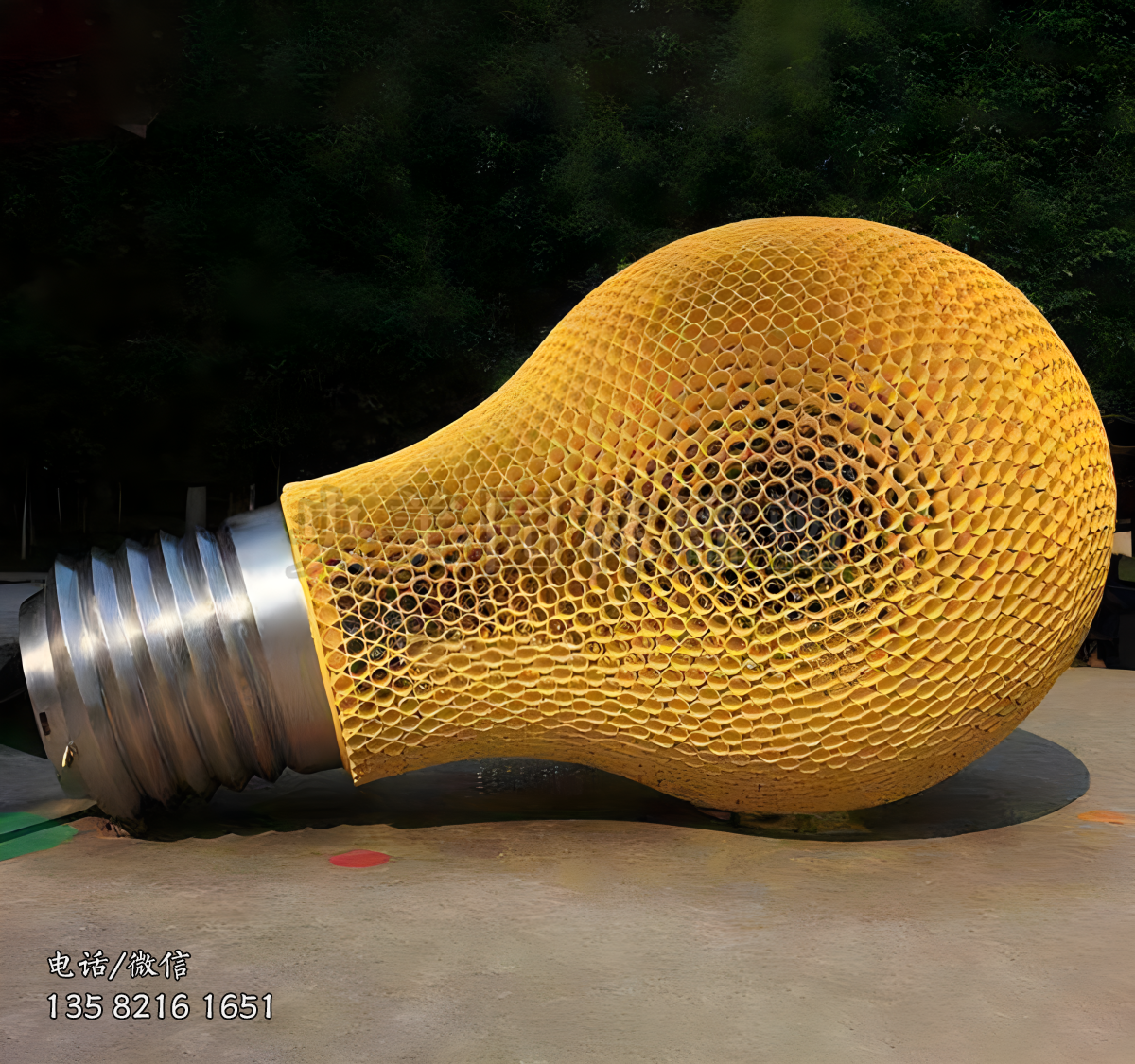 鏤空網格燈泡雕塑